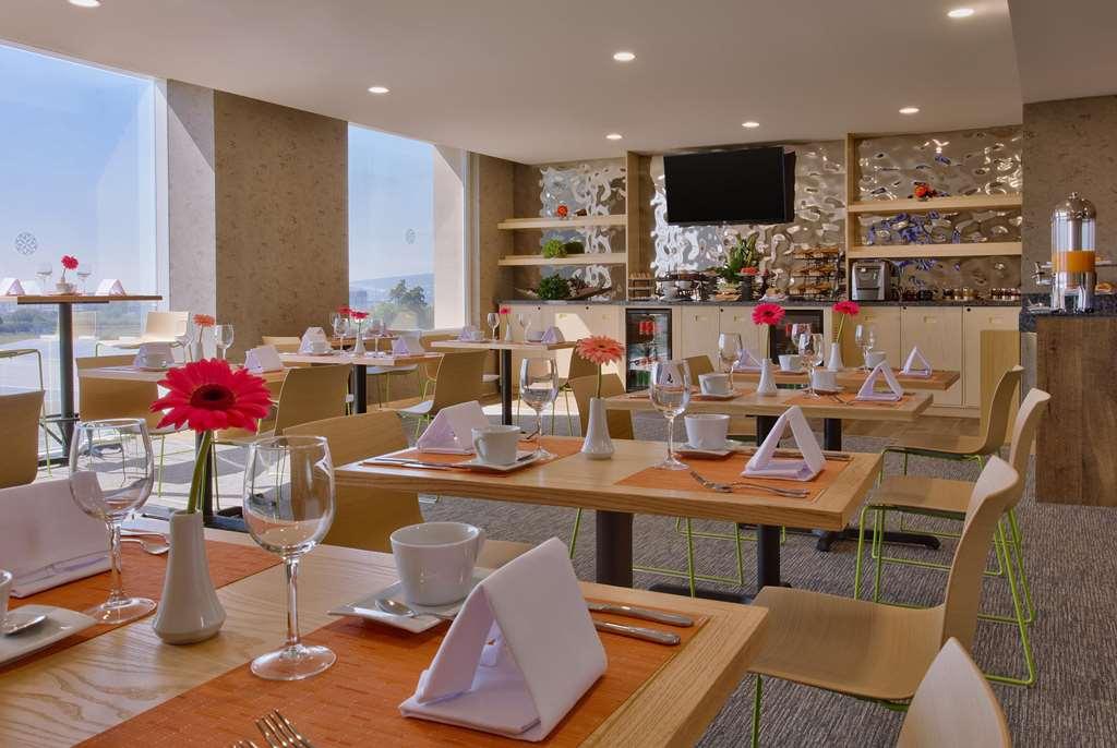 Galeria Plaza Irapuato Hotel Restoran gambar