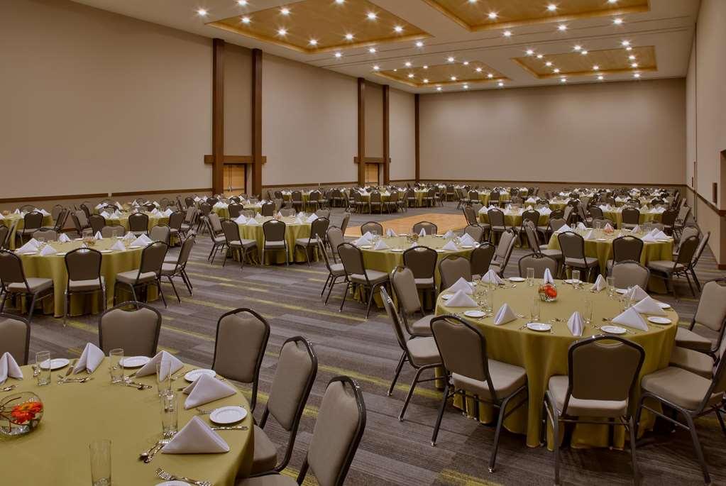 Galeria Plaza Irapuato Hotel Restoran gambar
